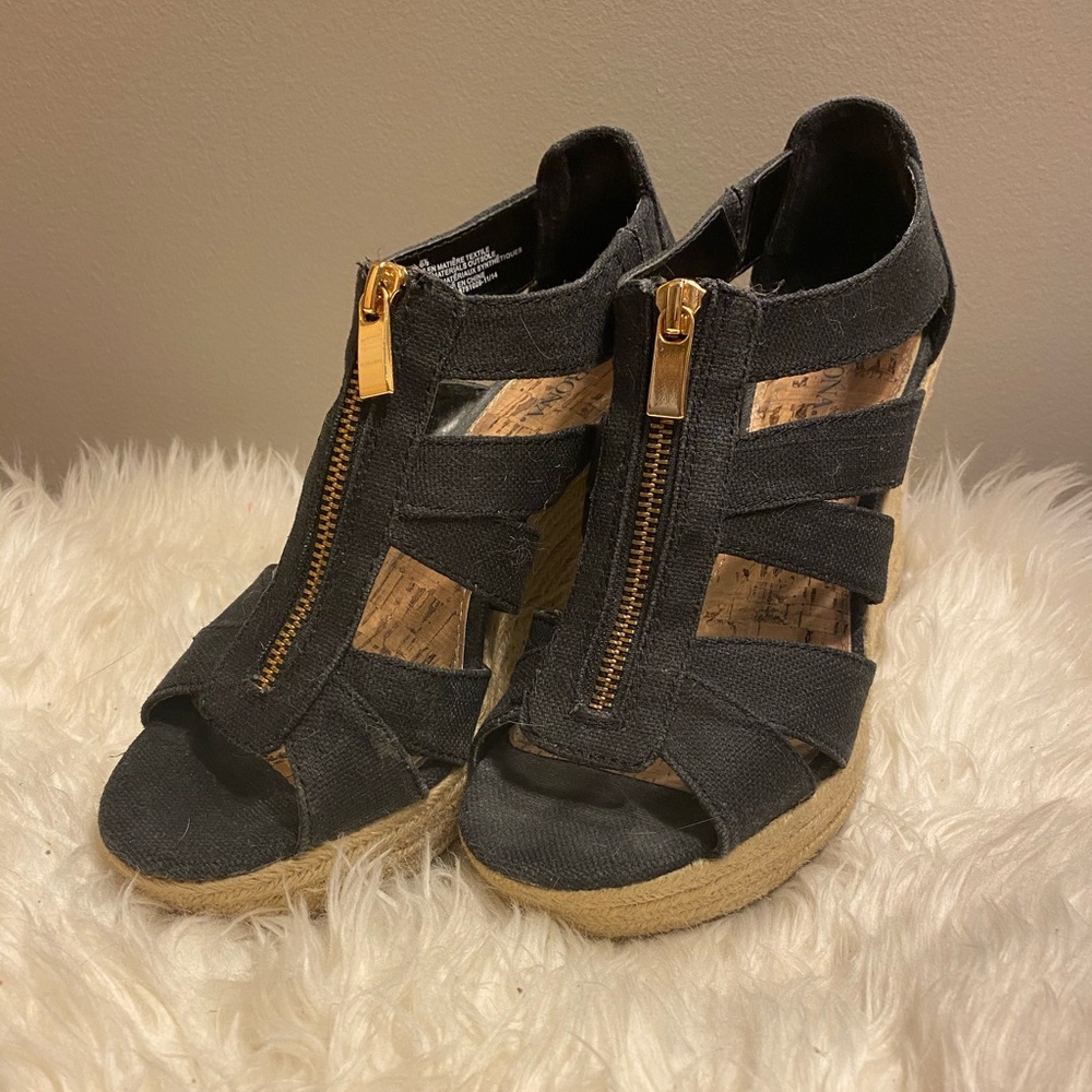 ‼️SOLD‼️ Black espadrille wedge with gold zip